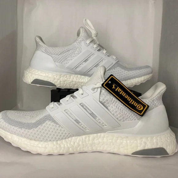 adidas gazelle silver green womens adidas ULTRABOOST 22 Running Shoes | Triple White main image 1